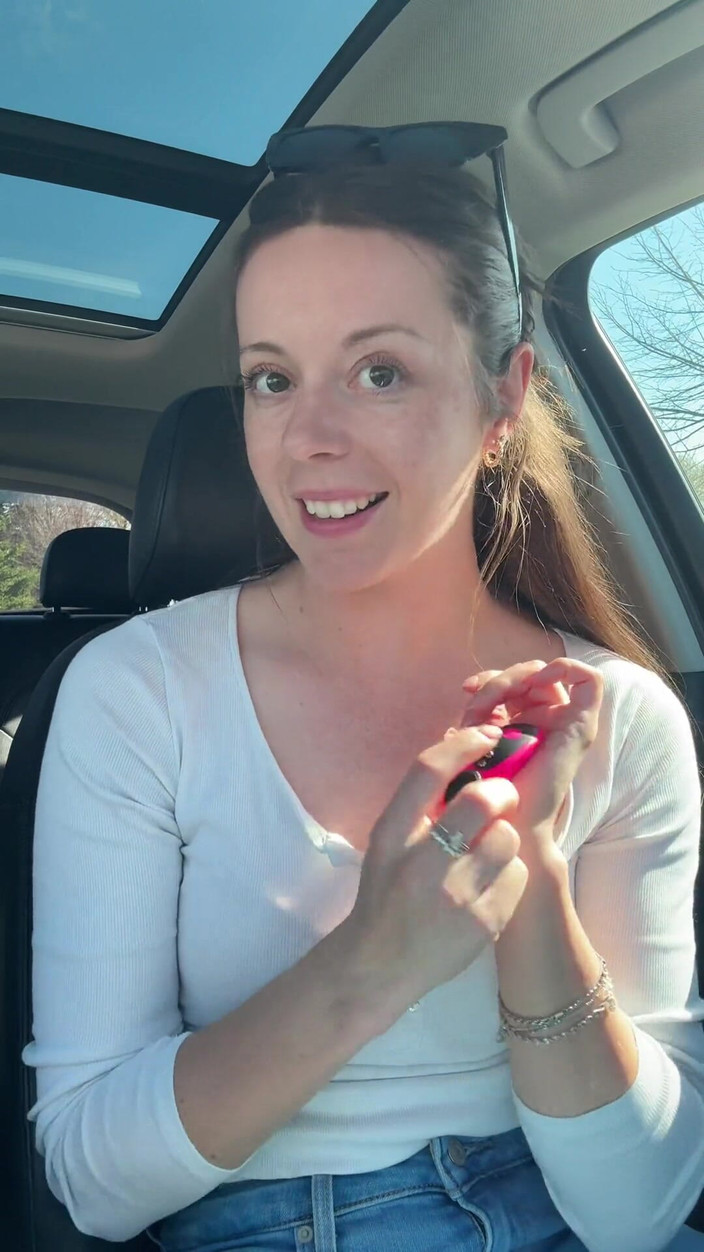 Nadia Foxx: Elle se fait salir au lave-auto