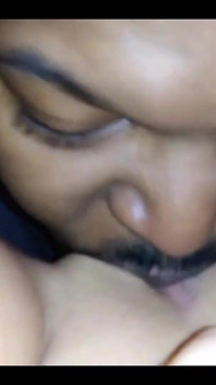 Elle se fait manger sa jolie chatte en POV (kingcuretv)