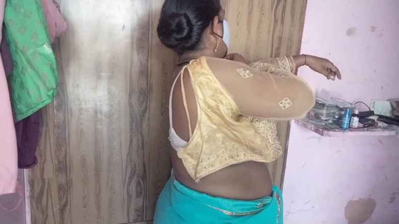 Yourgeeta8899: Selepas minum susu payudara besar Geeta, saya mengongkeknya dan memasukkan...