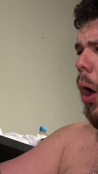 Chubby çalışanı clt üzerinde çok çalıştırdı - popos, süt ve azgın!