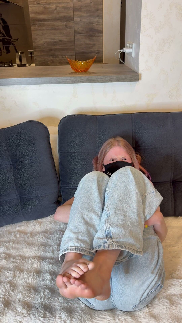 Rina Spank: Fessée au genou