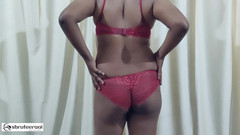 Shruteerani's shorts: Indický crossdresser v červeném prádle