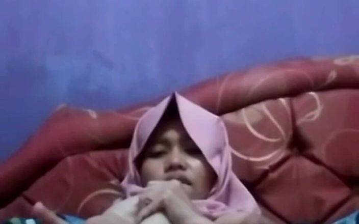 Jilbab69: Susu besar Jilbab Colmek