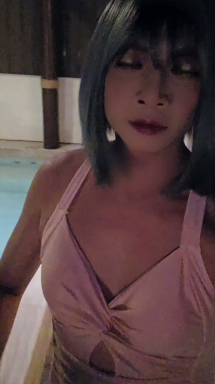 Taiwancdgirl: Trap Tingxuan masturbasi dengan pakaian renang dan sepatu hak tinggi