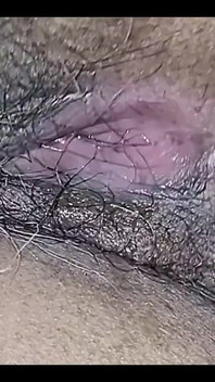 Moje chlupatá kundička má hlad