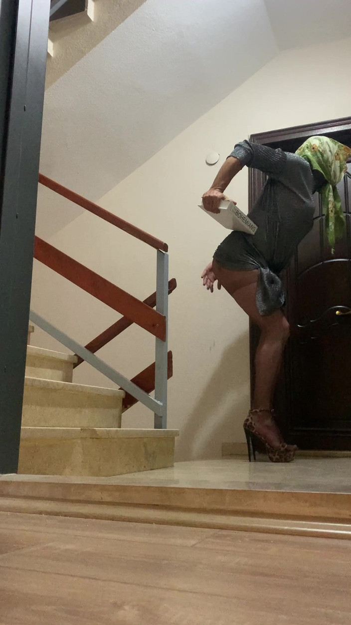 cd_aysemmm: Pizza Boy Wanted to See My Ass
