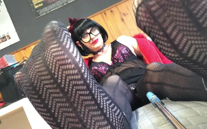 Andreina Naty: Red Christmas Outfit and Hot Sissy Soles