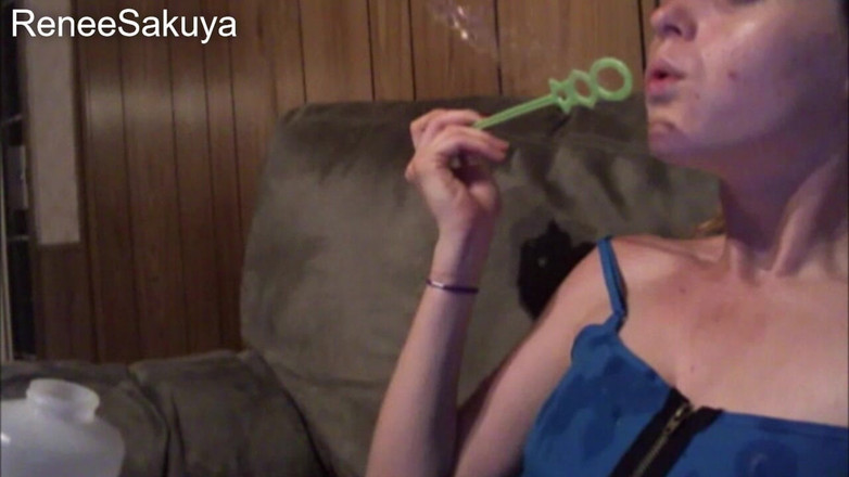 Renee Sakuya: Kouření bublin