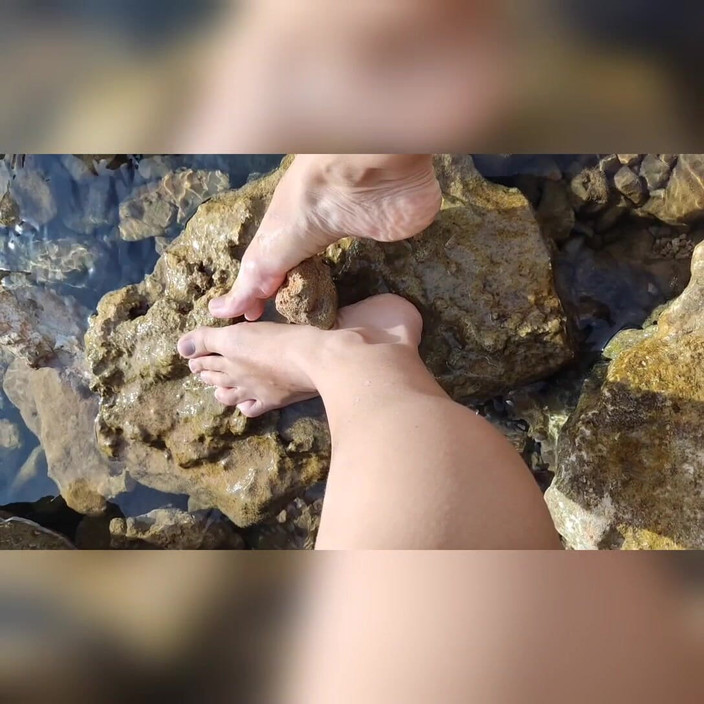 Hairy couple: Footjob in the Sea