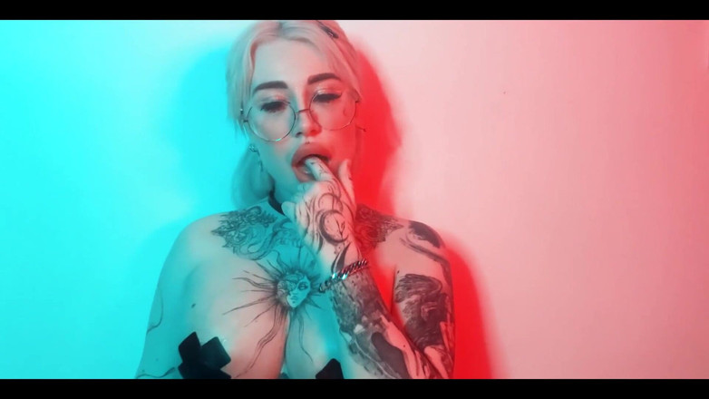 Peachgardens: Je suce une bite profondément et je la masturbe avec...