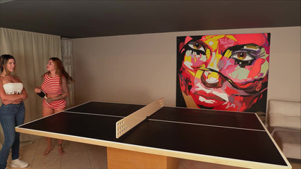 Ambar Prada: サラ・ブロンドとのピンポンの午後は、彼氏がいない間に3pで終わります