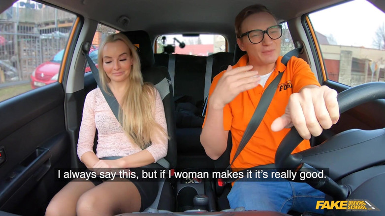 Fake Driving School: Sexy žák se svléká a masturbuje