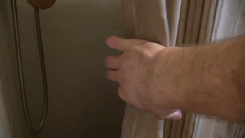 Sensual Dominant: Mi hermanastra pidió unirse a ella en el baño