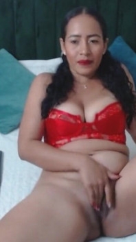 Cewek sesual ini lagi asik masturbasi memeknya sampai muncrat berjamaah
