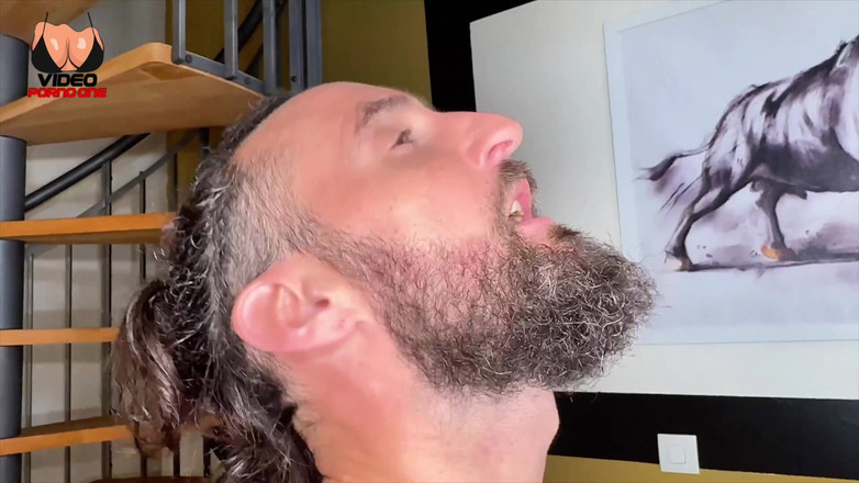 Video Porno One: 週末に妻は配達員に抱かれます。