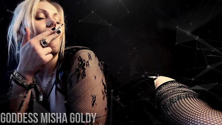 Goddess Misha Goldy: Seu vício em fetiche por fumar precisa de uma solução...