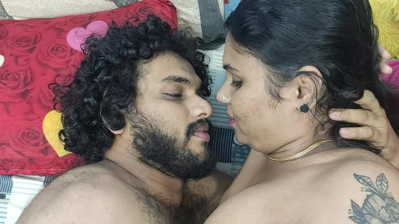 Vaigavarun45: マラヤー人妻の夫とのホットな手コキ