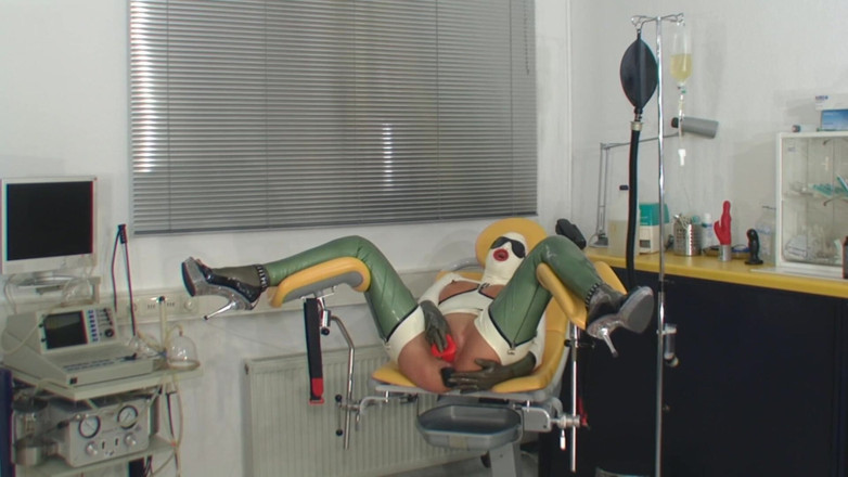 Rubber & Clinic Studio - 1ATOYS: Masturbazione pesante in gomma con pompe dell'aspirapolvere