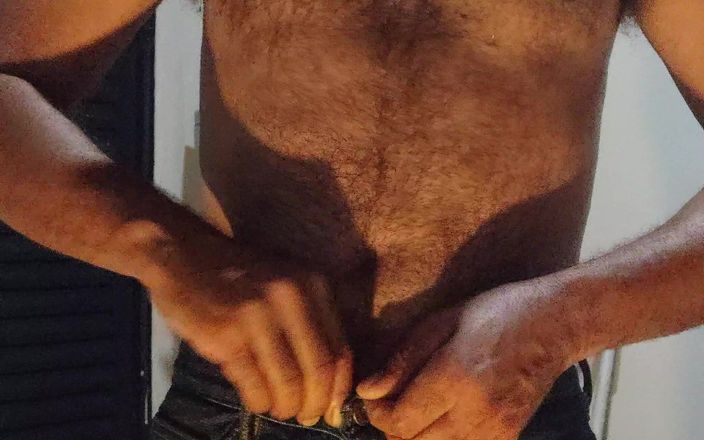 Hairy stink male: Redneck, fumant un jean moulant