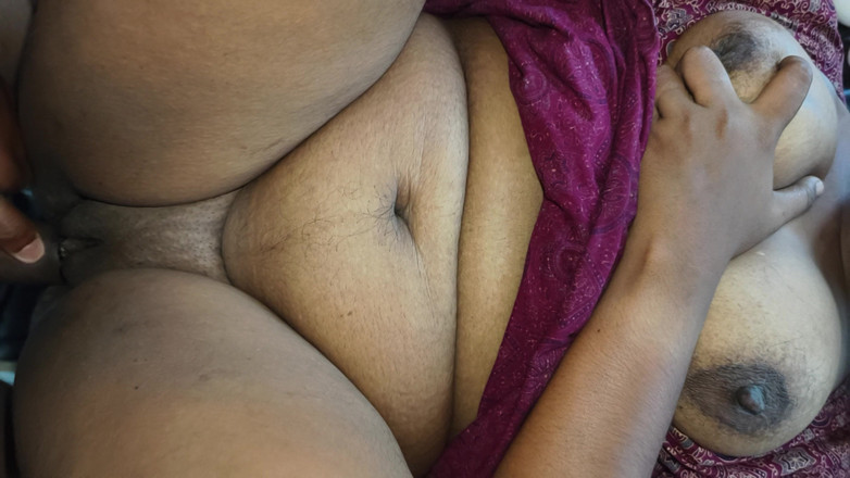 Realmallucouplevlog: Varsha, femme sexy de Chennai, se masturbe en chemise de...