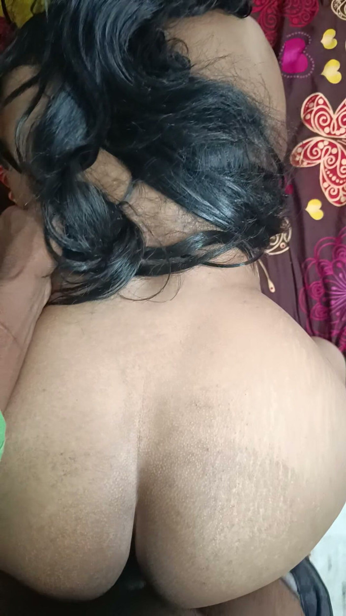 Desigirlsiri: Desi India Aunty Fucking with House Owner for Paying Rent...