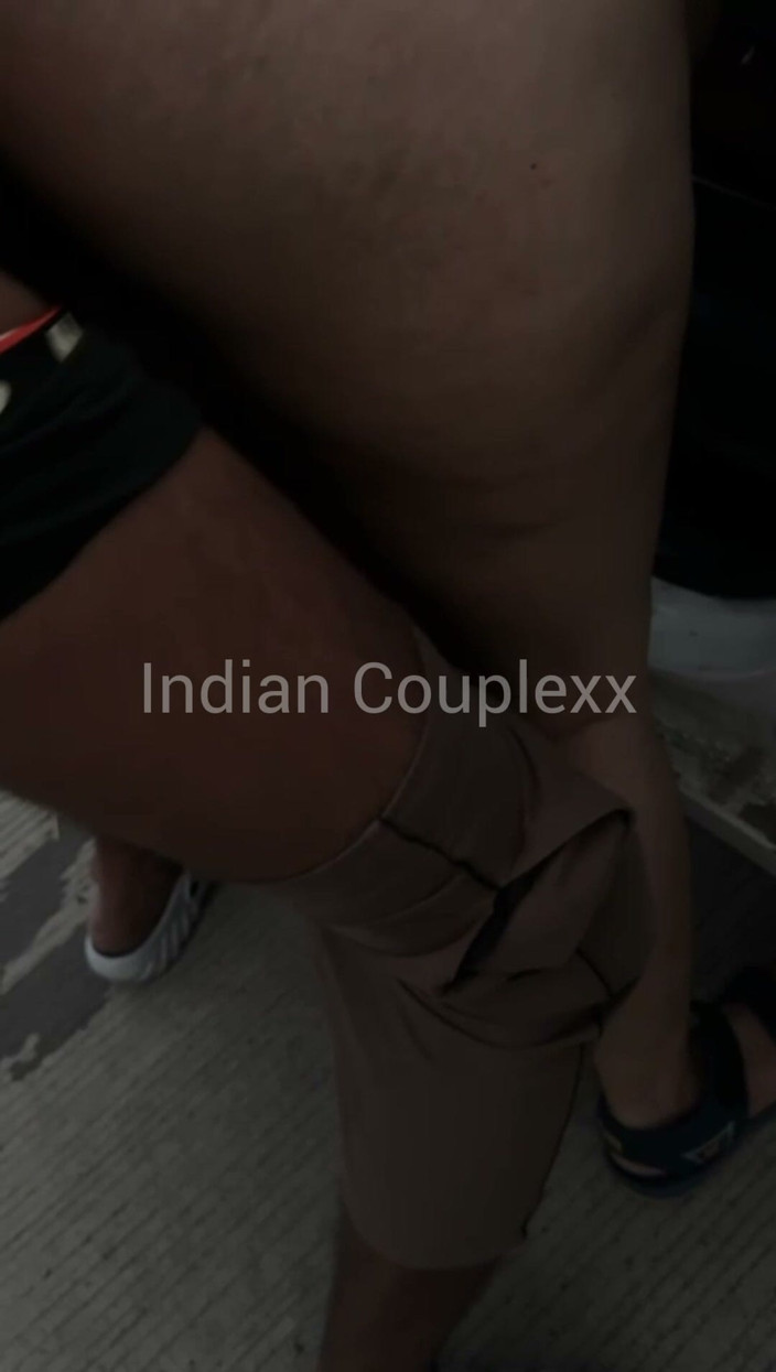 Indian Couplexx: 차에서 트럭 운전사와 섹스하는 인도 마누라