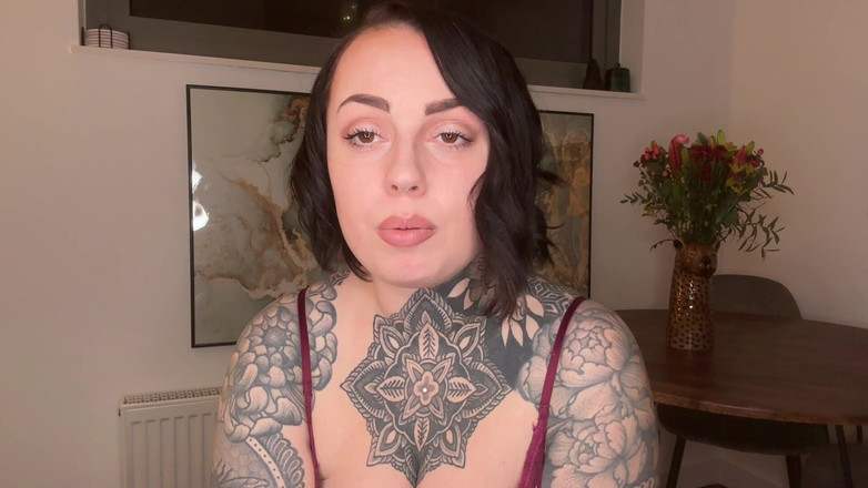 Miss Valentina: 彼女のささやきゲームを去れ