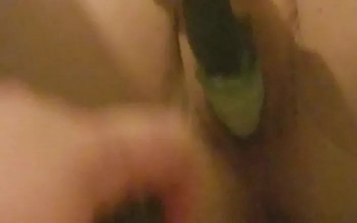 Thckmommi503: Taste My Cucumber