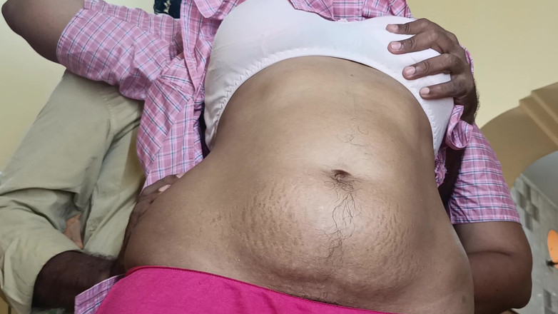 Ilakkiya: Studentă cu uniformă