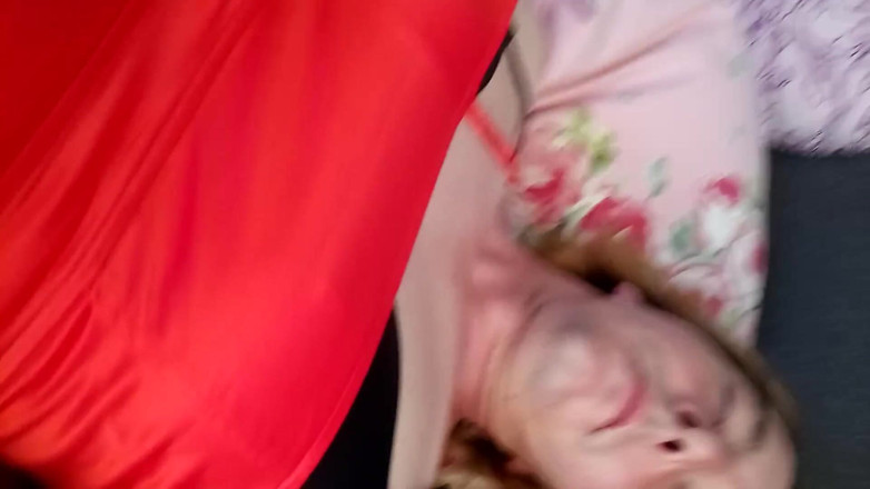 Leatransteen: Cum in red satin