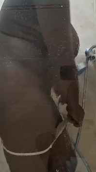Eski kız arkadaşım bana yıkanmamı bekliyor, beni sertçe seviştirmek için