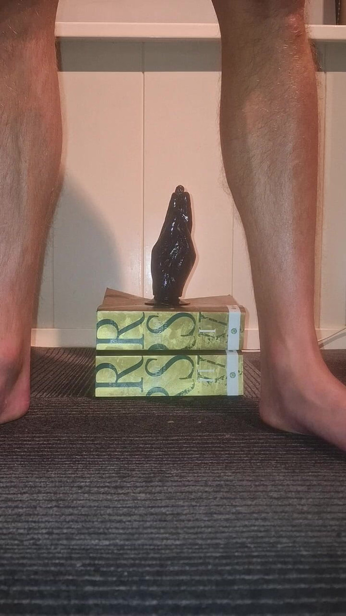 NoFace Twink X: Ateşli eşcinsel büyük yumruk sokma oyuncağına binmeyi seviyor