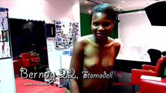 CASTING GIRLS want to FUCK: Ggg John Thompson pronkt met nieuwe casting sletten van achteren.