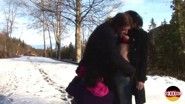 123XXX - Fucked Amateurs in Germany!: 그는 빨고 따먹을려고 두 명의 소녀를 따먹어