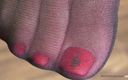 Mistress Legs: Jen detailní záběry na nylonové prsty a chodidla