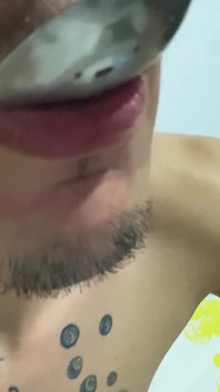 Arkadaşımın erkek arkadaşının dölünü yutıyorum