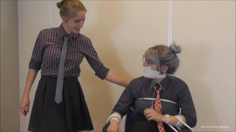 Restricting Ropes: Luna Grey e Violet Haze - cadelas corporativas em retorno hD