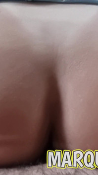 Ateşli orta yaşlı seksi kadın sadece anal egzersiz yapıyor