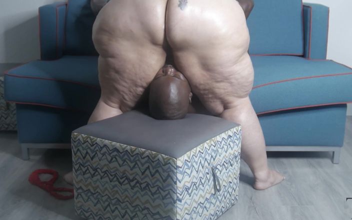Thiccvision: Vicki Plush tính năng kép