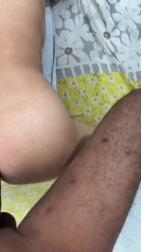 Bhabhis muschi fingert und fickt