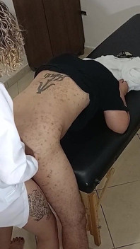 肛门医生用她病人的屁股做她想要的任何事情