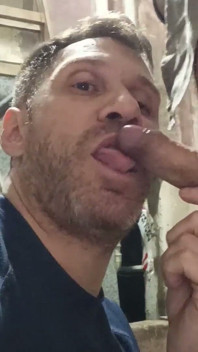 Andres viene scopato da due portieri