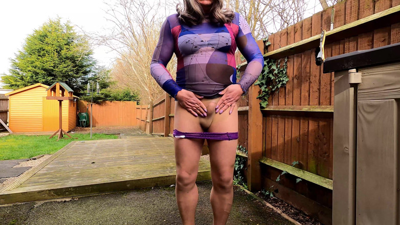 Kelly cd: Travestit amator Kelly Cd în rochie multicoloră
