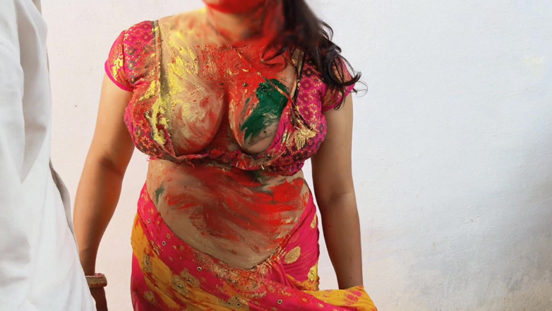 Happyhome: Vrouw bedroog haar man en speelde Holi en werd geneukt...