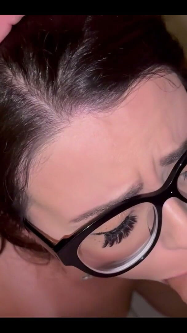 Nicholeadamsxxx: Adams Sucks Dick