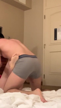 Připoutaná do zadku blondýnky