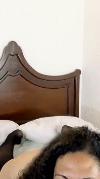 Chị kế của tôi yêu cầu tôi làm cho cô ấy mang thai 1/2
