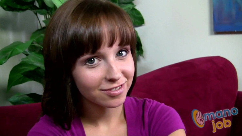 Mano Job: Bu yasal amatör güzellik Hayden Winters ilk kez porno videosu çekiyor!