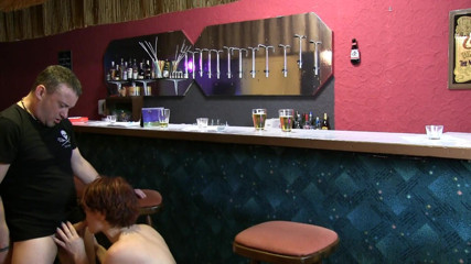 Popp Sylvie: Cazzo in un bar