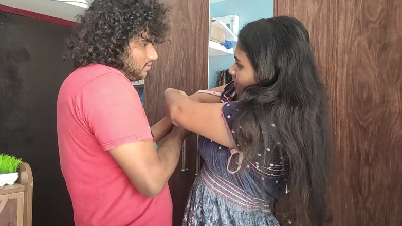 Vaishnavysharunraj: Un couple mallu suce des seins la nuit, une indienne...